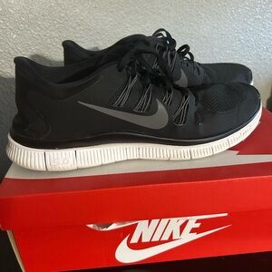 Men’s Nike Free Runs- size 14